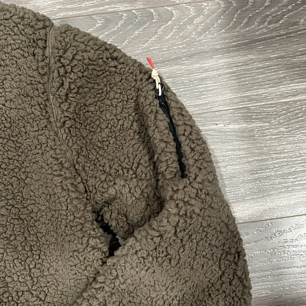 Poler stuff shaggmaster jacket. Size L. NWT. - Picture 3 of 5